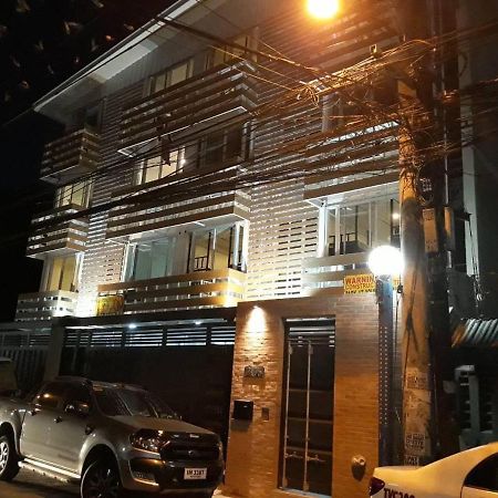Burgos Hub Hostel Pasay Exterior photo